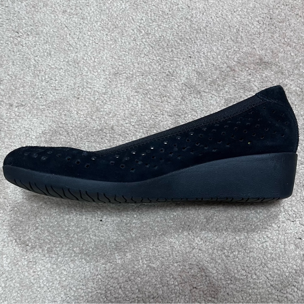 Never worn black Clarks wedge loafer - Picture 2 of 5
